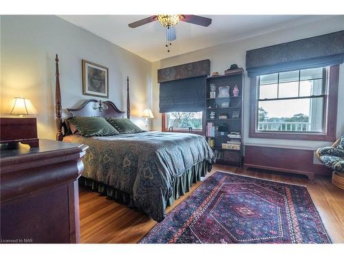 14902 Niagara River Parkway, Niagara-On-The-Lake, ON - Indoor Photo Showing Bedroom