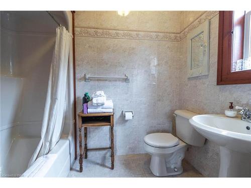 14902 Niagara River Parkway, Niagara-On-The-Lake, ON - Indoor Photo Showing Bathroom