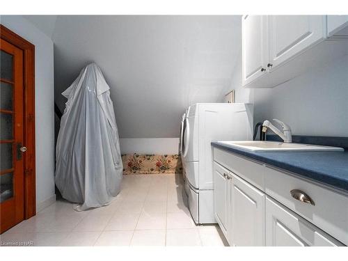 14902 Niagara River Parkway, Niagara-On-The-Lake, ON - Indoor Photo Showing Laundry Room