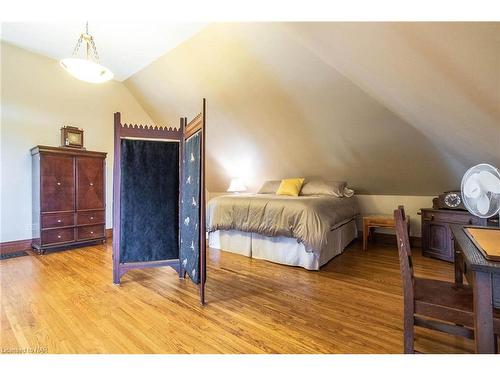 14902 Niagara River Parkway, Niagara-On-The-Lake, ON - Indoor Photo Showing Bedroom