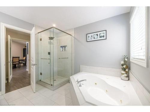 7088 Parkside Street, Niagara Falls, ON - Indoor Photo Showing Bathroom
