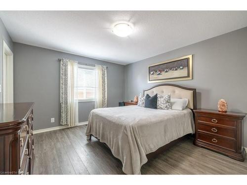 7088 Parkside Street, Niagara Falls, ON - Indoor Photo Showing Bedroom