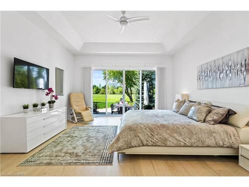 747 Green Street, Niagara-On-The-Lake, ON - Indoor Photo Showing Bedroom