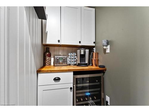 218 Colbeck Drive, Welland, ON - Indoor Photo Showing Kitchen
