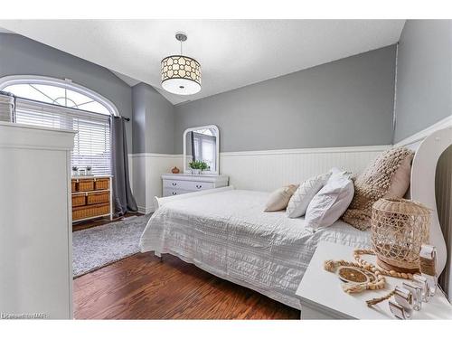 218 Colbeck Drive, Welland, ON - Indoor Photo Showing Bedroom