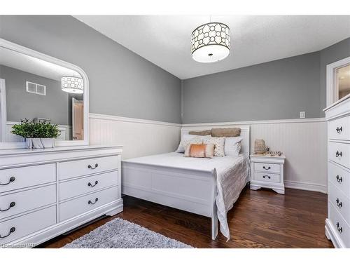218 Colbeck Drive, Welland, ON - Indoor Photo Showing Bedroom