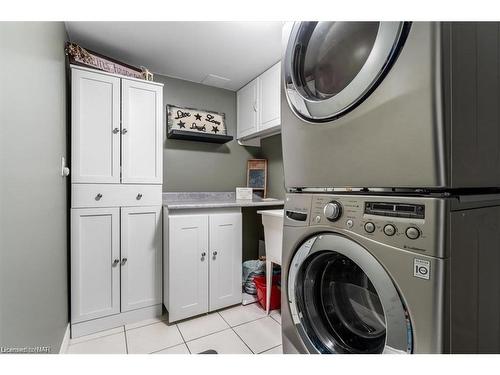 218 Colbeck Drive, Welland, ON - Indoor Photo Showing Laundry Room