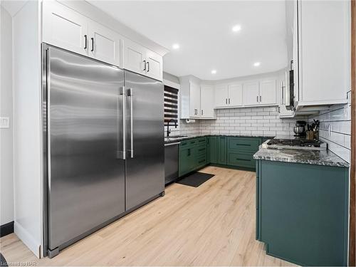975 Elm Street, Port Colborne, ON - Indoor Photo Showing Kitchen With Upgraded Kitchen