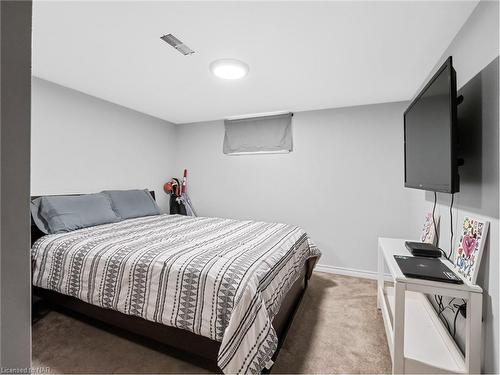 975 Elm Street, Port Colborne, ON - Indoor Photo Showing Bedroom