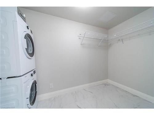 510-5698 Main Street, Niagara Falls, ON - Indoor Photo Showing Laundry Room