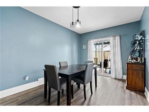 4855 Maple Street, Niagara Falls, ON - Indoor Photo Showing Dining Room