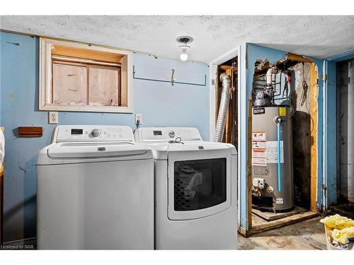 4855 Maple Street, Niagara Falls, ON - Indoor Photo Showing Laundry Room