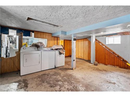 4855 Maple Street, Niagara Falls, ON - Indoor Photo Showing Laundry Room