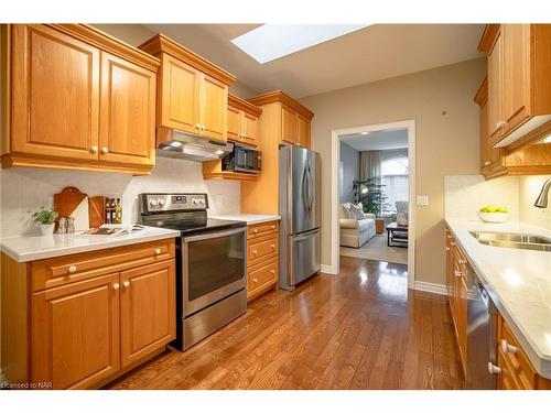 8-27 Parnell Road, St. Catharines, ON - Indoor Photo Showing Kitchen With Double Sink
