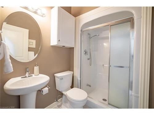 8-27 Parnell Road, St. Catharines, ON - Indoor Photo Showing Bathroom