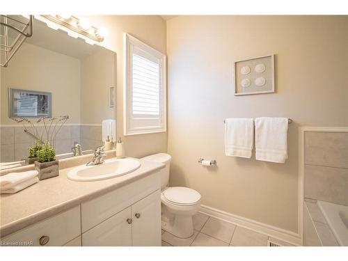 8-27 Parnell Road, St. Catharines, ON - Indoor Photo Showing Bathroom