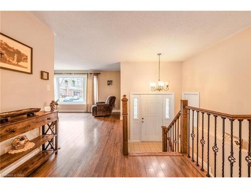 46 Grapeview Drive, St. Catharines, ON - Indoor Photo Showing Other Room