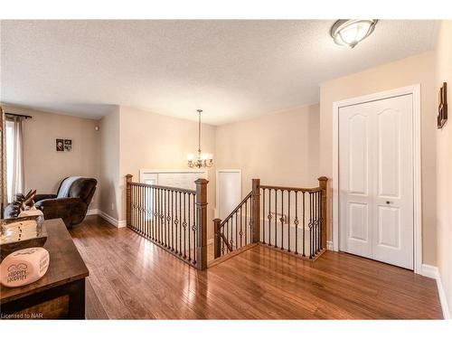 46 Grapeview Drive, St. Catharines, ON - Indoor Photo Showing Other Room