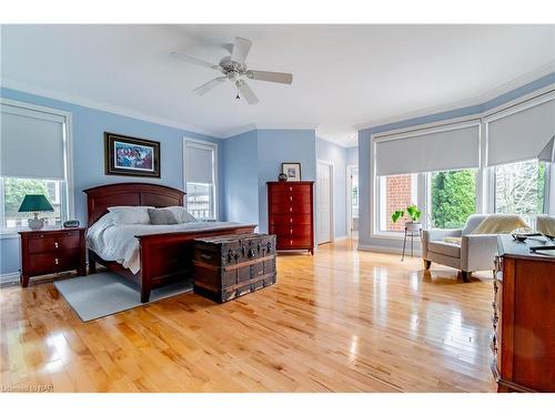 8143 Westminster Drive, Niagara Falls, ON - Indoor Photo Showing Bedroom