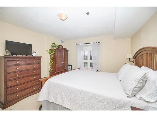 1314-330 Prince Charles Drive S, Welland, ON - Indoor Photo Showing Bedroom