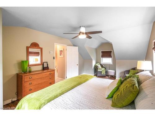 88 Tennessee Avenue, Port Colborne, ON - Indoor Photo Showing Bedroom