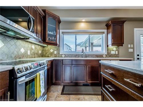 239 Colbeck Drive, Welland, ON - Indoor Photo Showing Kitchen