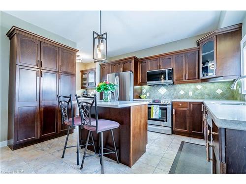 239 Colbeck Drive, Welland, ON - Indoor Photo Showing Kitchen With Upgraded Kitchen