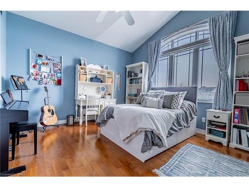 239 Colbeck Drive, Welland, ON - Indoor Photo Showing Bedroom