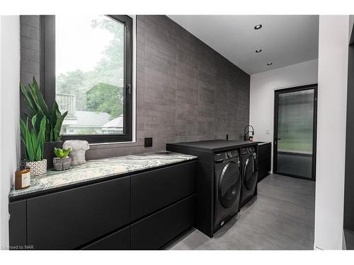 1135 Balfour Street, Fenwick, ON - Indoor Photo Showing Laundry Room