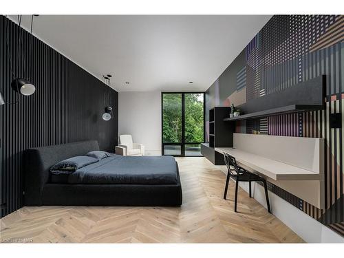 1135 Balfour Street, Fenwick, ON - Indoor Photo Showing Bedroom