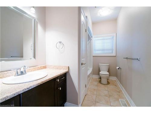 9148 Hendershot Boulevard, Niagara Falls, ON - Indoor Photo Showing Bathroom