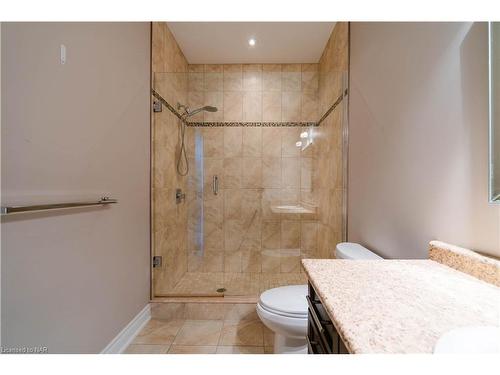 9148 Hendershot Boulevard, Niagara Falls, ON - Indoor Photo Showing Bathroom