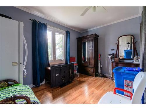 2904 Baker Road, Niagara Falls, ON - Indoor Photo Showing Bedroom