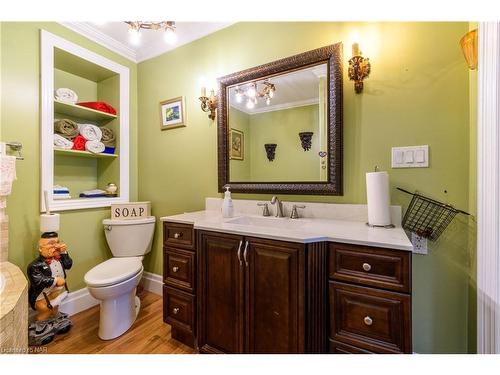 2904 Baker Road, Niagara Falls, ON - Indoor Photo Showing Bathroom