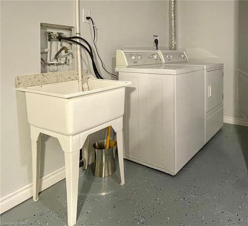 5793 Dixon Street, Niagara Falls, ON - Indoor Photo Showing Laundry Room
