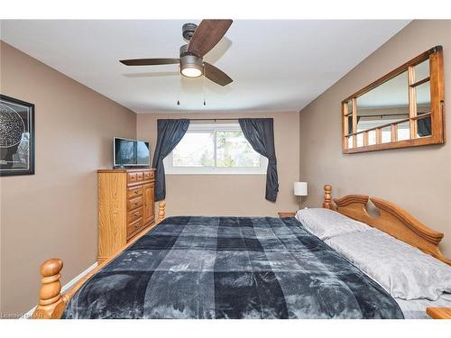 62 Glenayr Place, Welland, ON - Indoor Photo Showing Bedroom