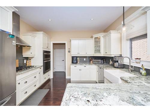 10 Tulip Tree Road, Niagara-On-The-Lake, ON - Indoor Photo Showing Kitchen With Double Sink