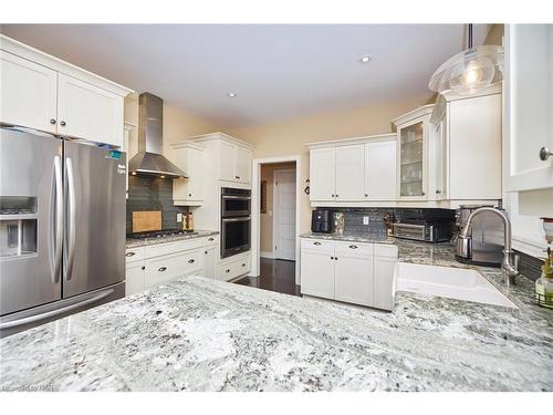 10 Tulip Tree Road, Niagara-On-The-Lake, ON - Indoor Photo Showing Kitchen With Stainless Steel Kitchen