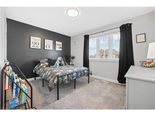 7394 Sherrilee Crescent, Niagara Falls, ON - Indoor Photo Showing Bedroom
