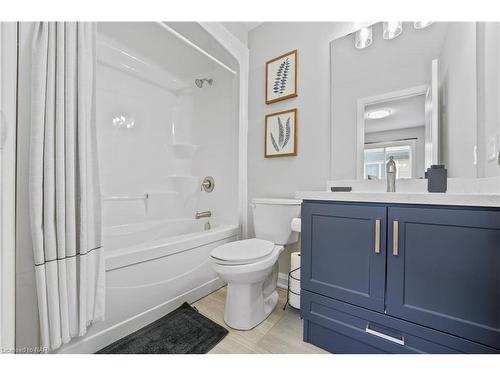 7394 Sherrilee Crescent, Niagara Falls, ON - Indoor Photo Showing Bathroom