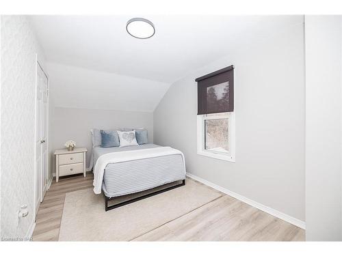 14 Pine Street, Welland, ON - Indoor Photo Showing Bedroom