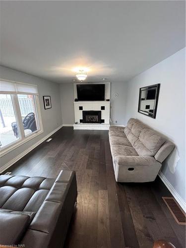 31 Myrtle Avenue, St. Catharines, ON - Indoor Photo Showing Living Room With Fireplace