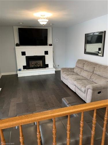 31 Myrtle Avenue, St. Catharines, ON - Indoor Photo Showing Living Room With Fireplace