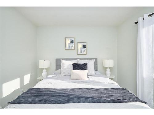 51267 Tunnacliffe Road, Wainfleet, ON - Indoor Photo Showing Bedroom