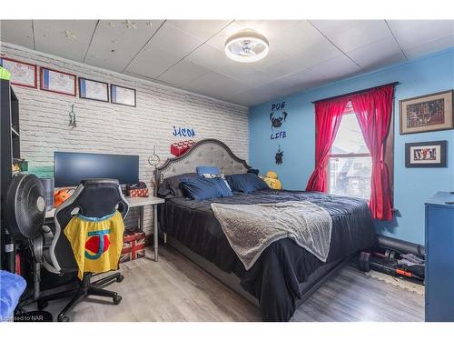 4986 Willmott Street, Niagara Falls, ON - Indoor Photo Showing Bedroom