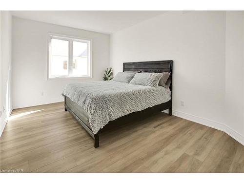 4213 Village Creek Drive, Stevensville, ON - Indoor Photo Showing Bedroom