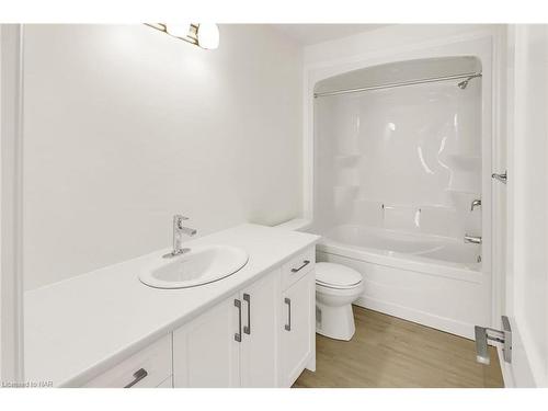4213 Village Creek Drive, Stevensville, ON - Indoor Photo Showing Bathroom