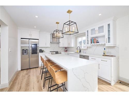 73 Bergenstein Cres Crescent, Fonthill, ON - Indoor Photo Showing Kitchen With Upgraded Kitchen