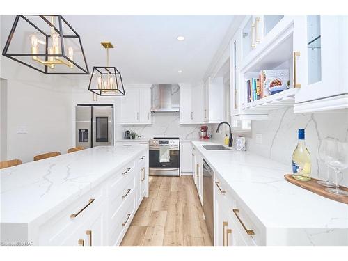 73 Bergenstein Cres Crescent, Fonthill, ON - Indoor Photo Showing Kitchen With Upgraded Kitchen