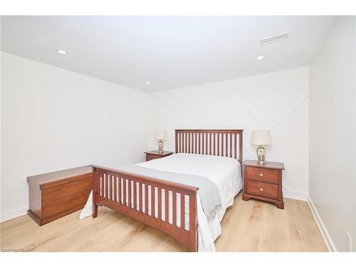 73 Bergenstein Cres Crescent, Fonthill, ON - Indoor Photo Showing Bedroom